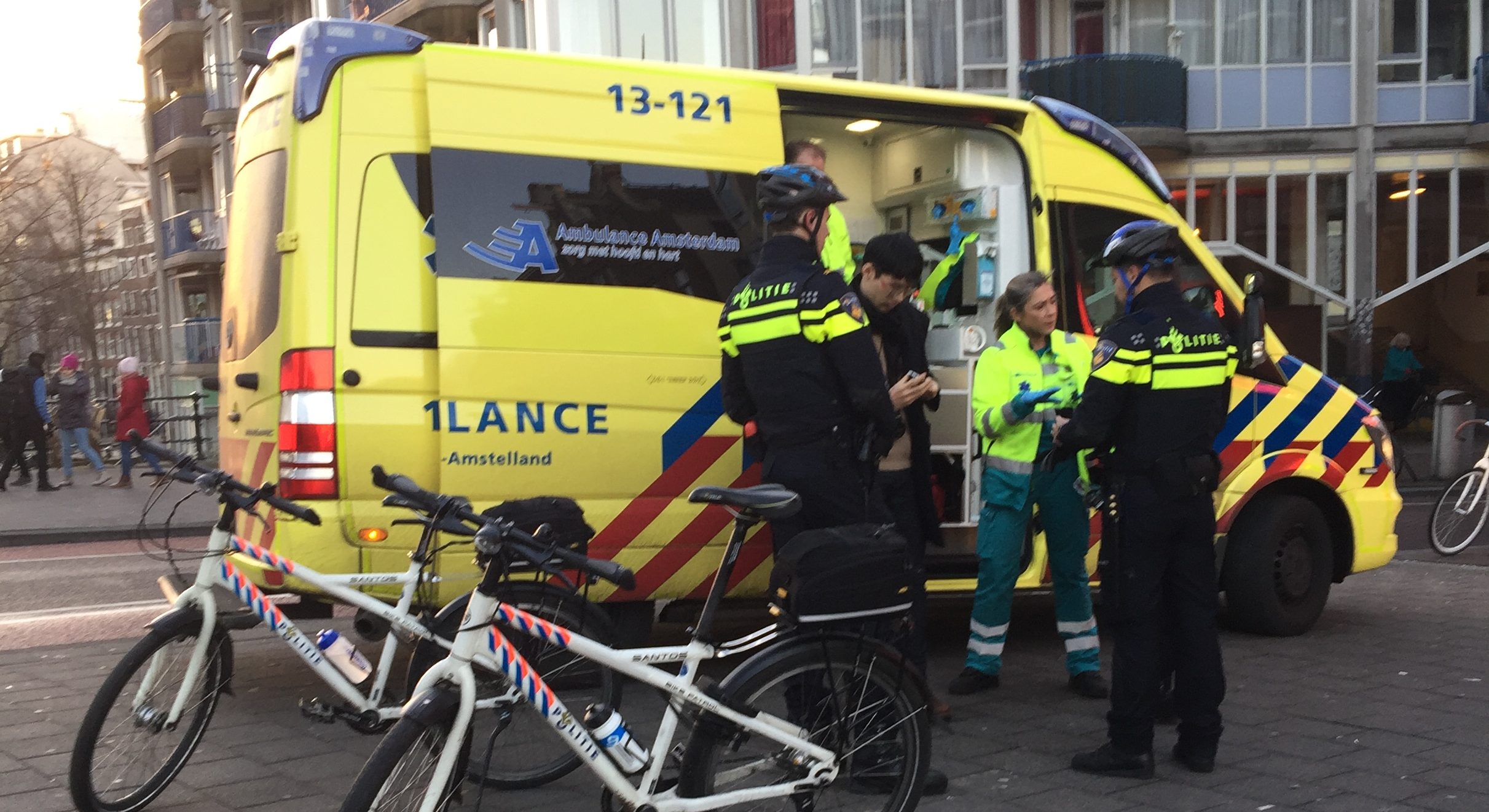 Slide 29 Politie en ambulance - Ateno